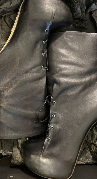 Alejandro Ingelmo Bootie❤ - Picture 3 of 5